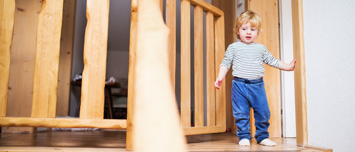 Absturzsicherung für die Treppe – So wird Ihre Wohnung kindersicher